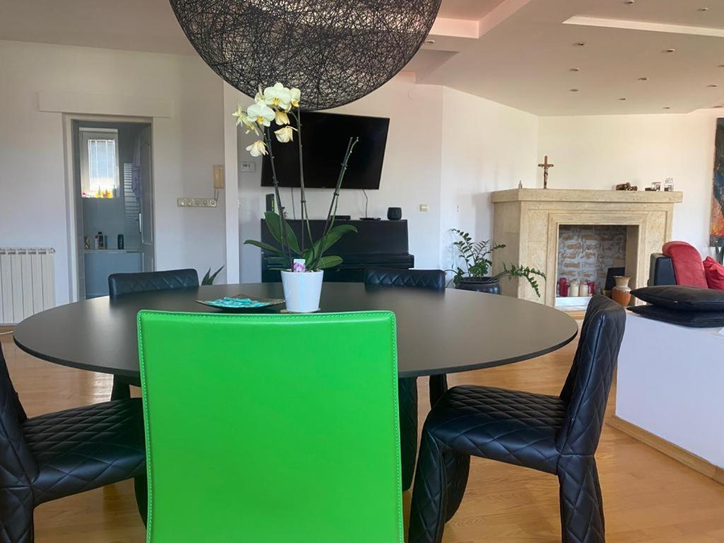 Modern City-Centre Penthouse With Spectacular Views / 135Sqm 자그레브 외부 사진